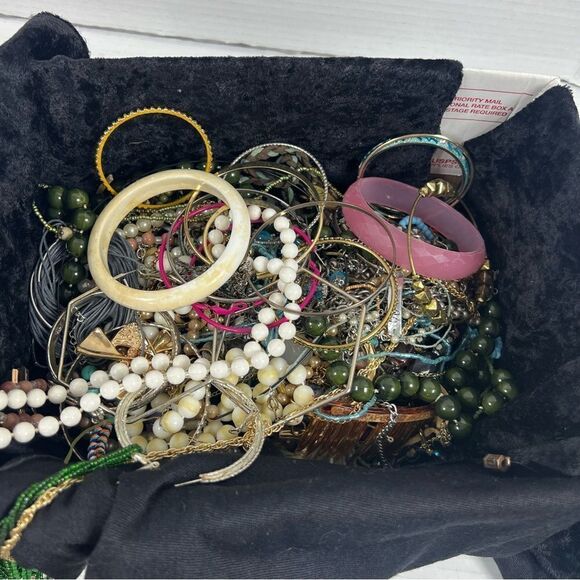 5 pounds of craft jewelry bundle vintage to current for repurpose - Picture 6 of 12